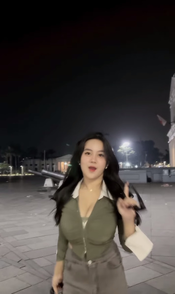 looking makes it uuhhooott_122