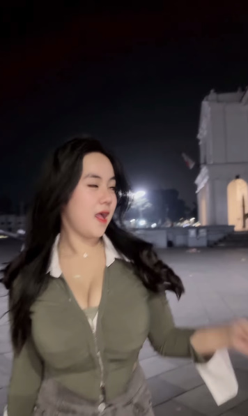 looking makes it uuhhooott_122