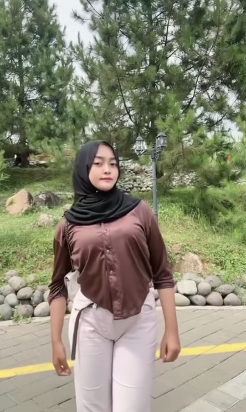 looking makes it uuhhooott_122