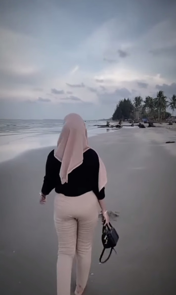 looking makes it uuhhooott_122