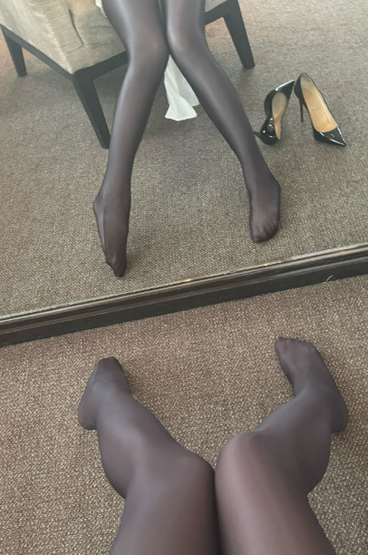 looking makes it uuhhooott_126