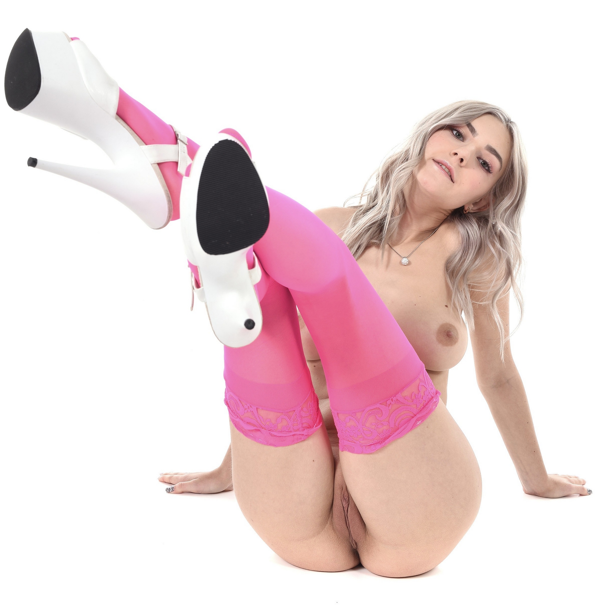 Lovely busty slut 3va spreading