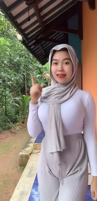 looking makes it uuhhooott_133