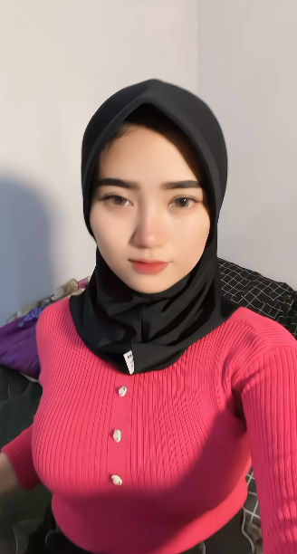 looking makes it uuhhooott_133