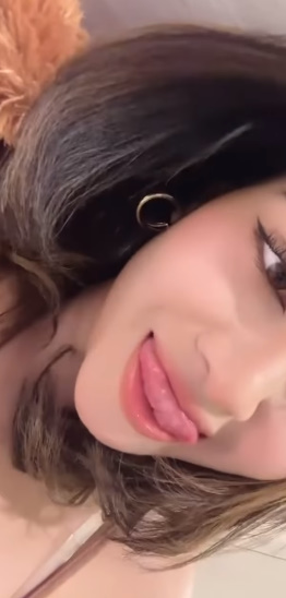 looking makes it uuhhooott_133