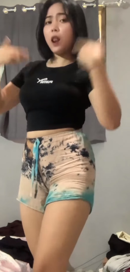 looking makes it uuhhooott_133