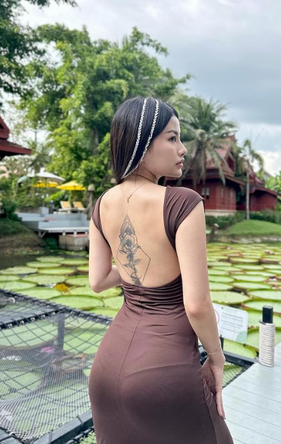 looking makes it uuhhooott_133