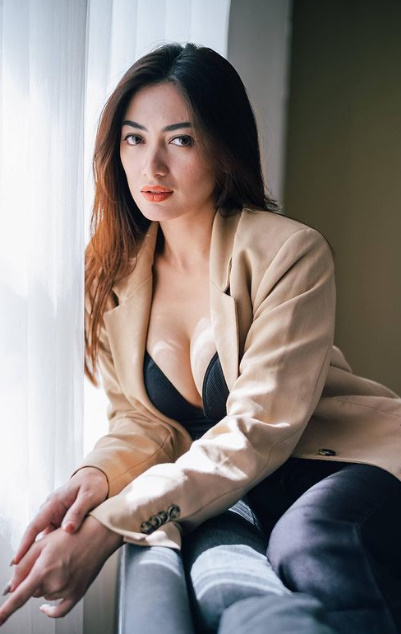 looking makes it uuhhooott_133