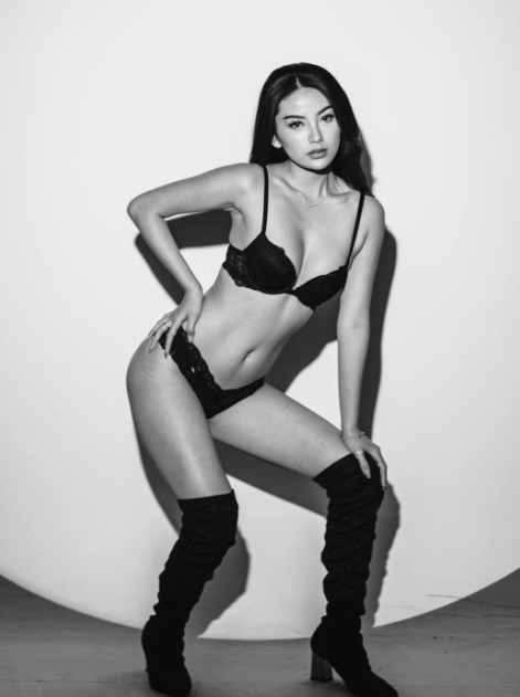 looking makes it uuhhooott_133