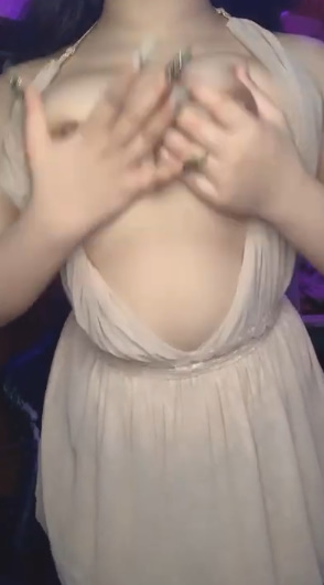 looking makes it uuhhooott_136