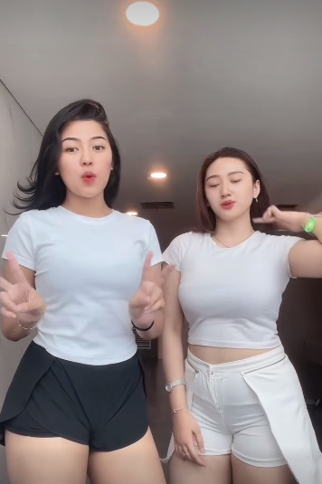 looking makes it uuhhooott_146