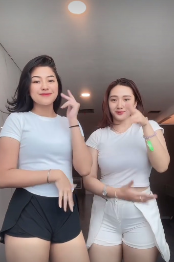 looking makes it uuhhooott_146