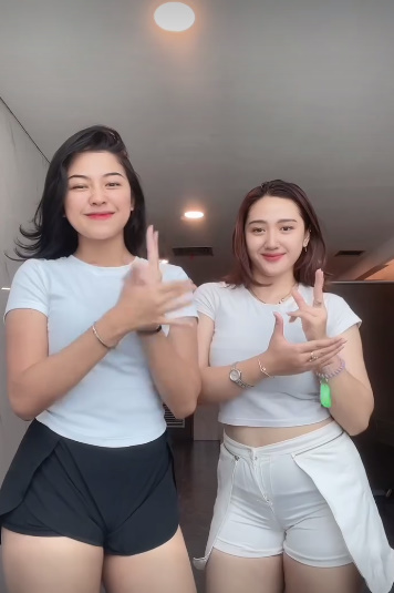 looking makes it uuhhooott_146