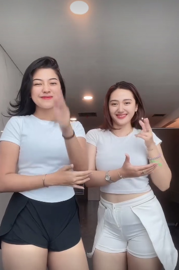 looking makes it uuhhooott_146