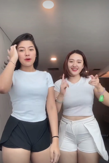 looking makes it uuhhooott_146