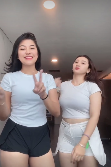 looking makes it uuhhooott_146