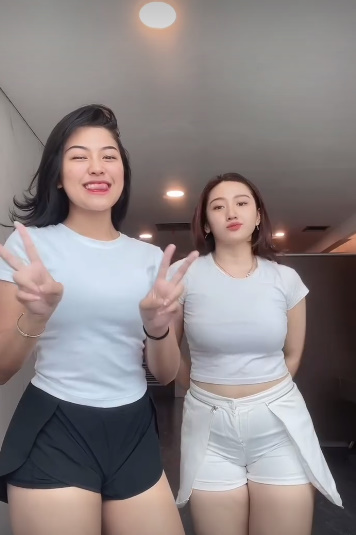 looking makes it uuhhooott_146