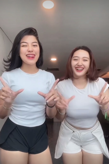 looking makes it uuhhooott_146