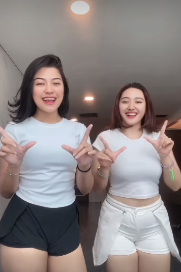 looking makes it uuhhooott_146