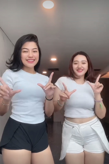 looking makes it uuhhooott_146