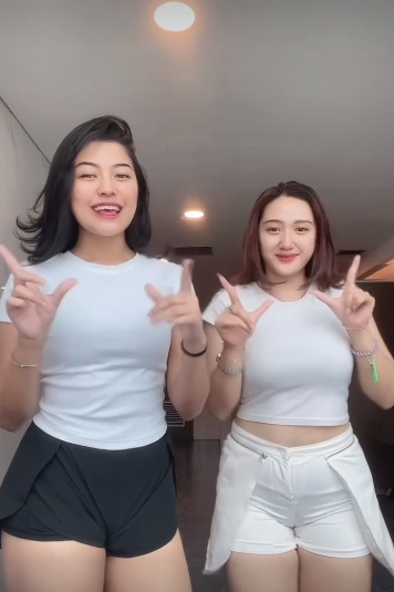 looking makes it uuhhooott_146