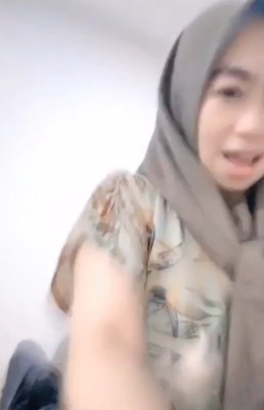 looking makes it uuhhooott_172