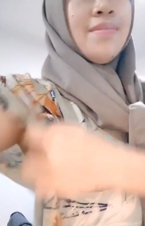 looking makes it uuhhooott_172