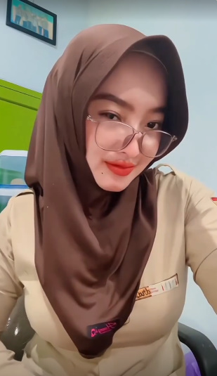 looking makes it uuhhooott_174