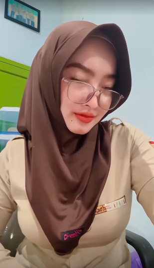 looking makes it uuhhooott_174