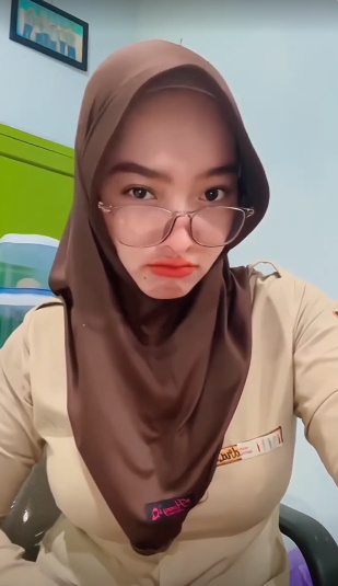 looking makes it uuhhooott_174