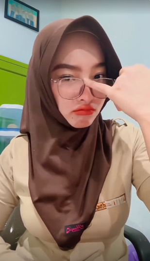 looking makes it uuhhooott_174