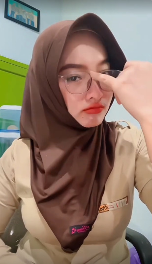 looking makes it uuhhooott_174