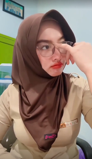 looking makes it uuhhooott_174