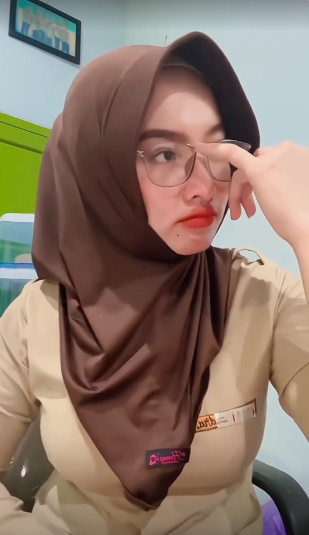 looking makes it uuhhooott_174