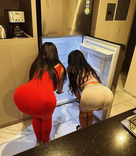 looking makes it uuhhooott_177