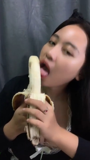 looking makes it uuhhooott_186