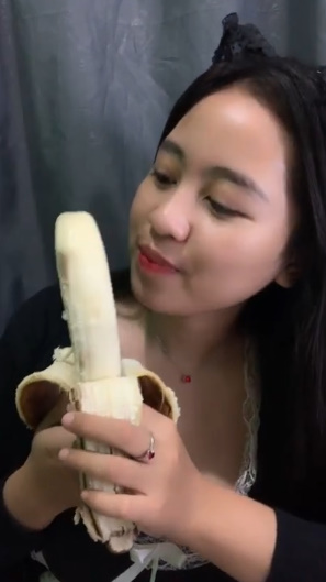 looking makes it uuhhooott_186