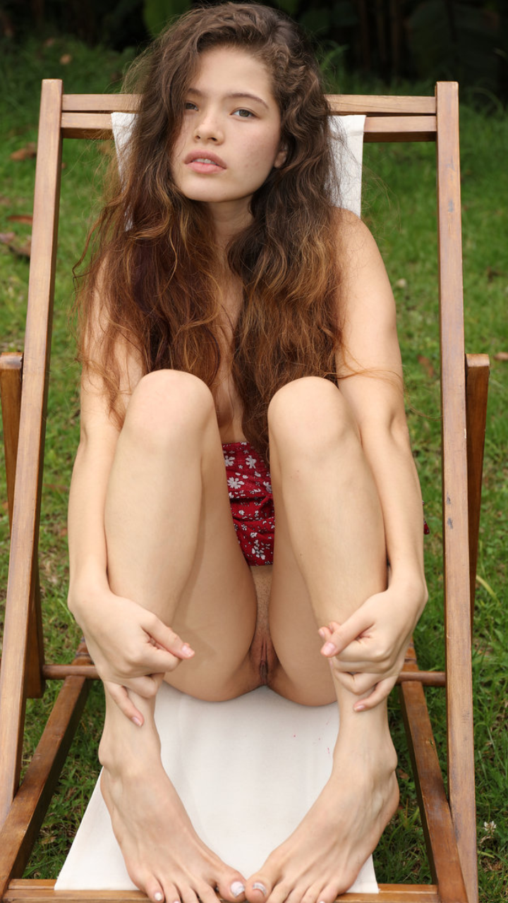 Chicks Spreading It 35