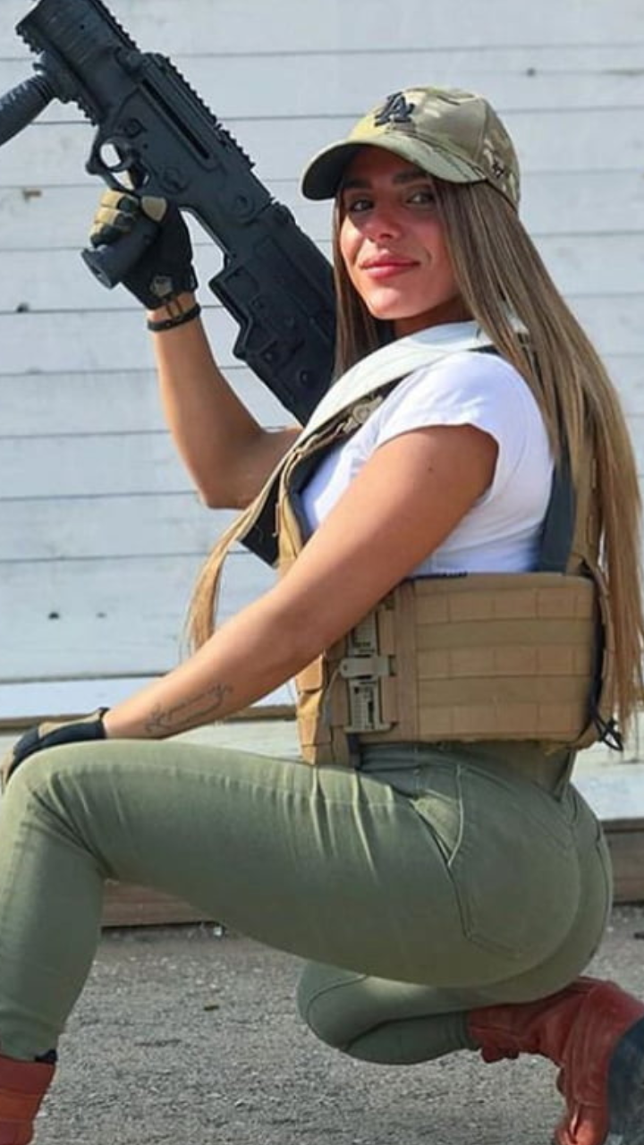 Chicks & Guns 35