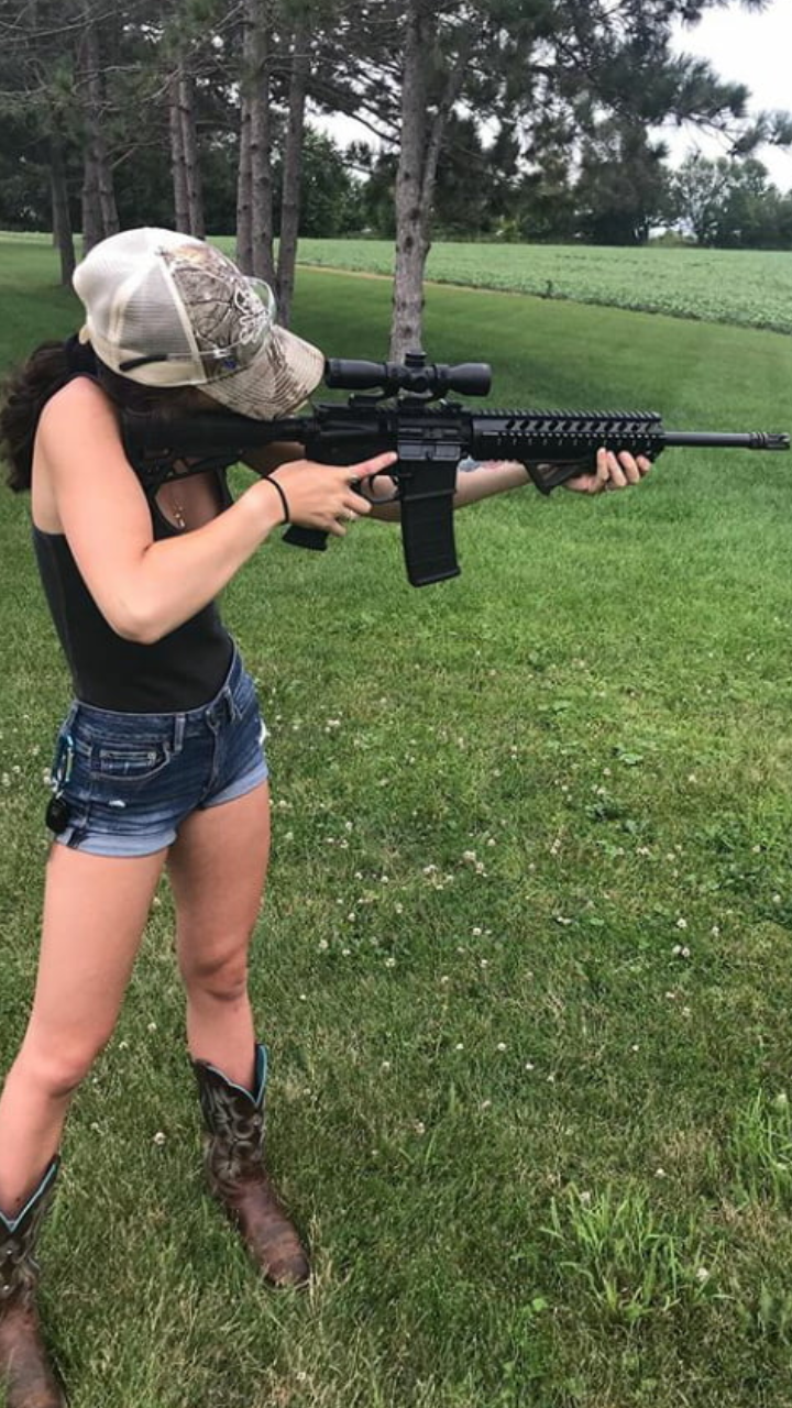 Chicks & Guns 35