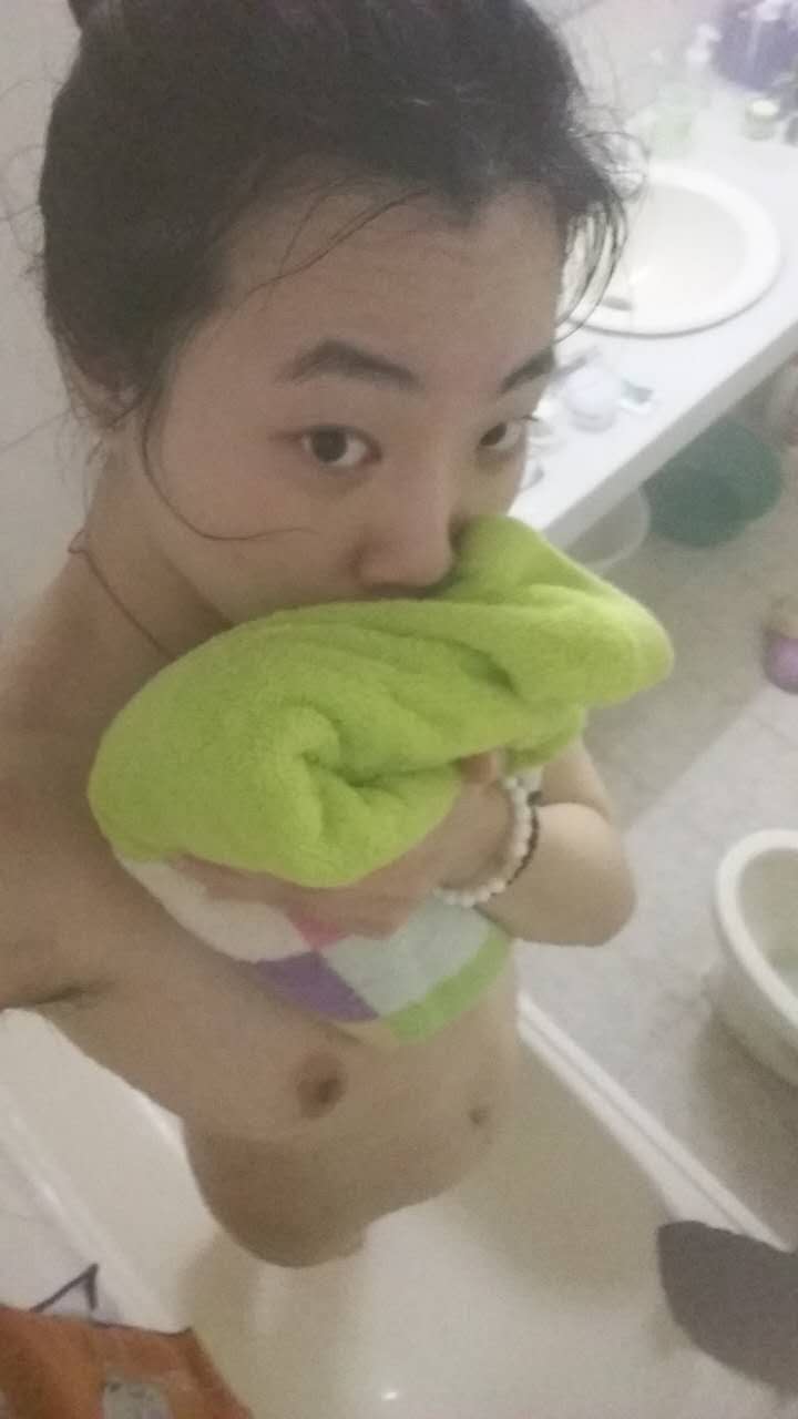 naked Asian slut