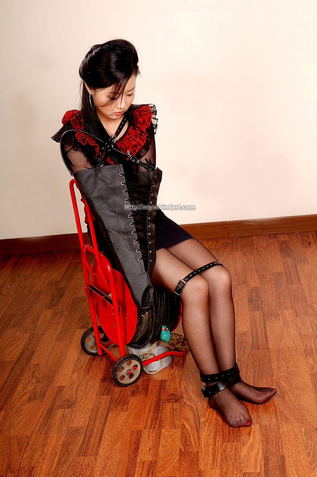 Chinese lady bondage 360-2