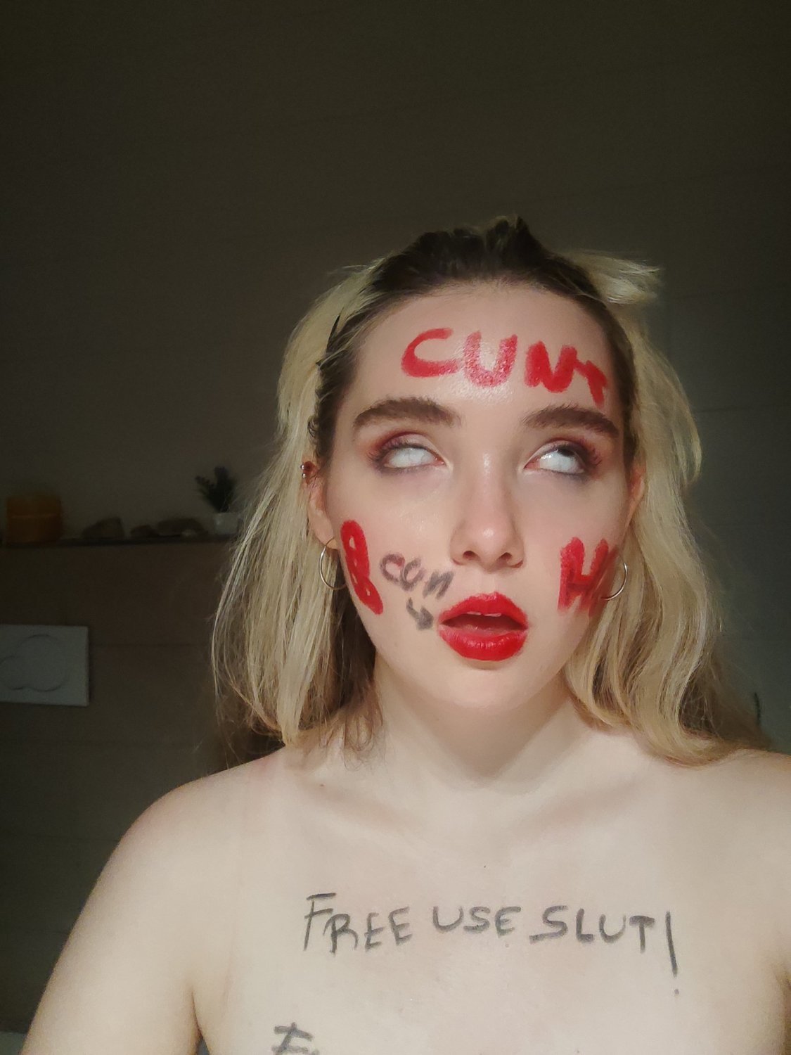 Worthless Webslut shows her holes