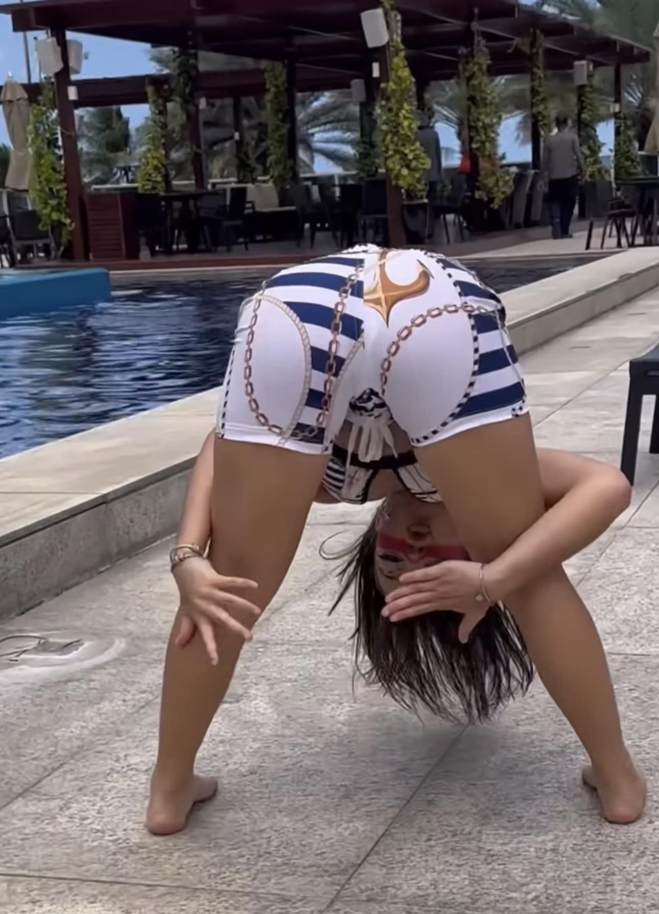 H041F882C841N53 KAMYLLA