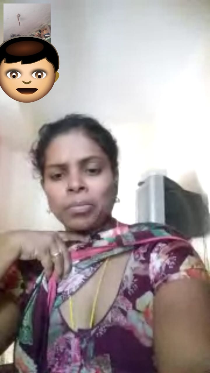 Tamil aunty video call la avuthu katura