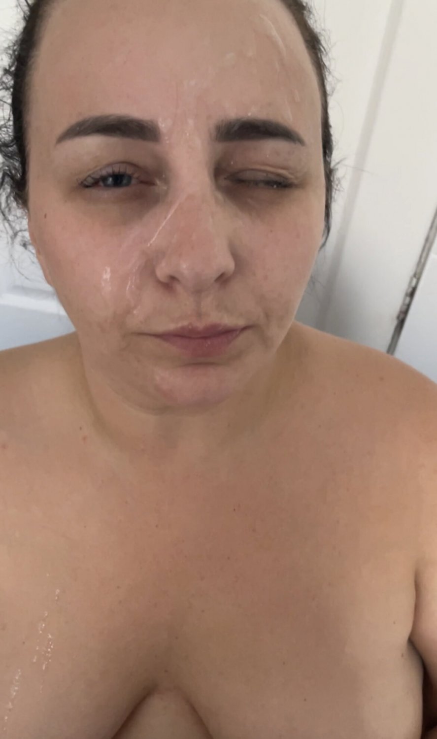 Piggy Sara’s turn to become a Webslut