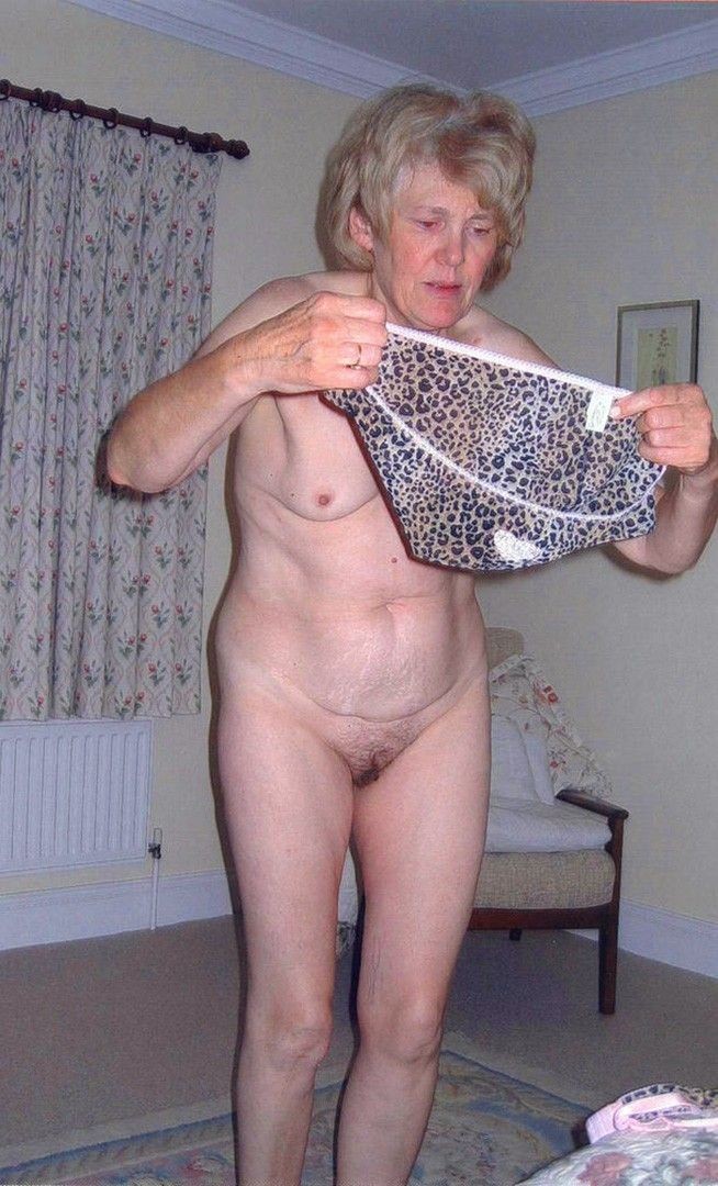 GRANNY MATURE SLUT