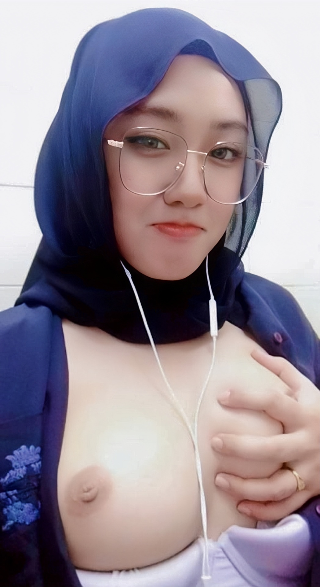 Cewek cakep suka pamer tetek