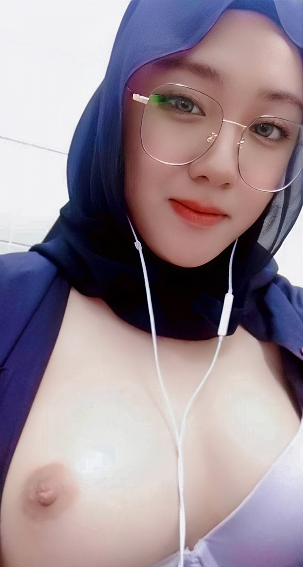 Cewek cakep suka pamer tetek