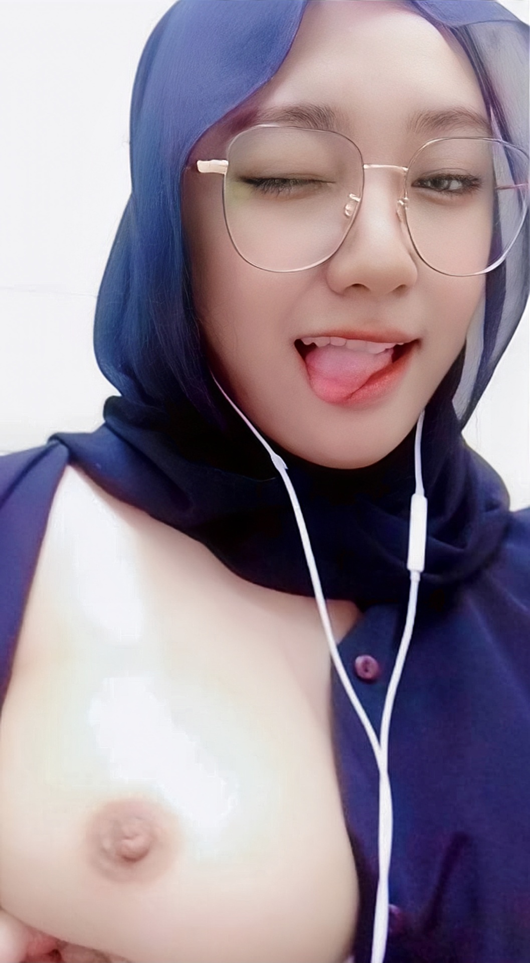 Cewek cakep suka pamer tetek